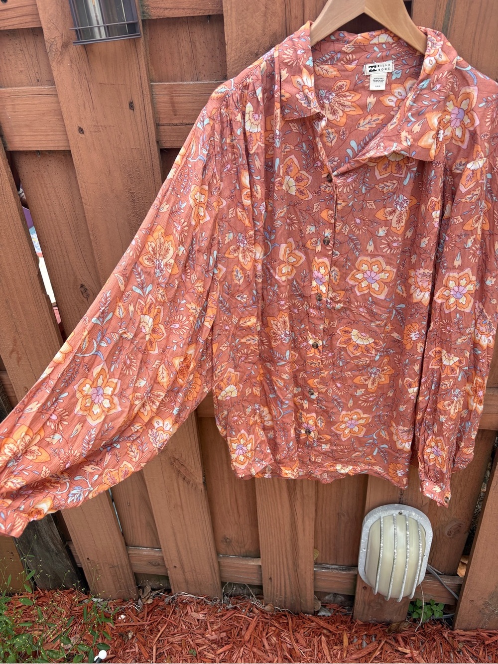 NWT Billabong Rust Floral Button-Front Shirt